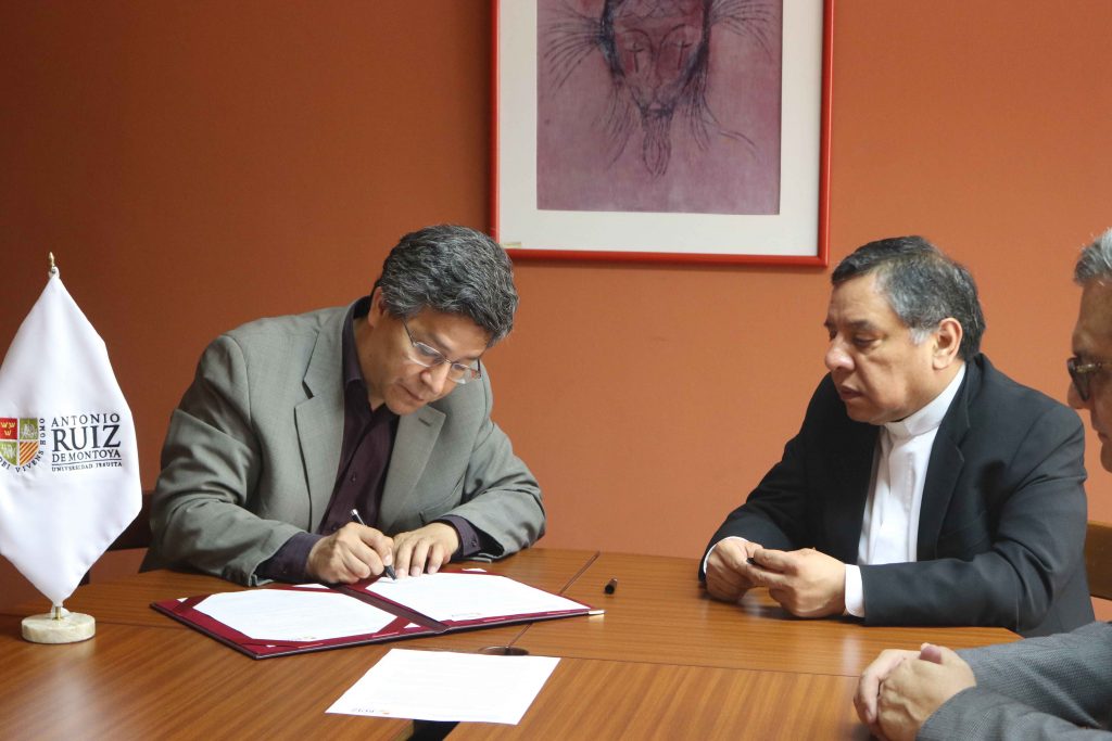 Se firmó convenio entre FTPCL y UARM 3 Se firmó convenio entre FTPCL y UARM